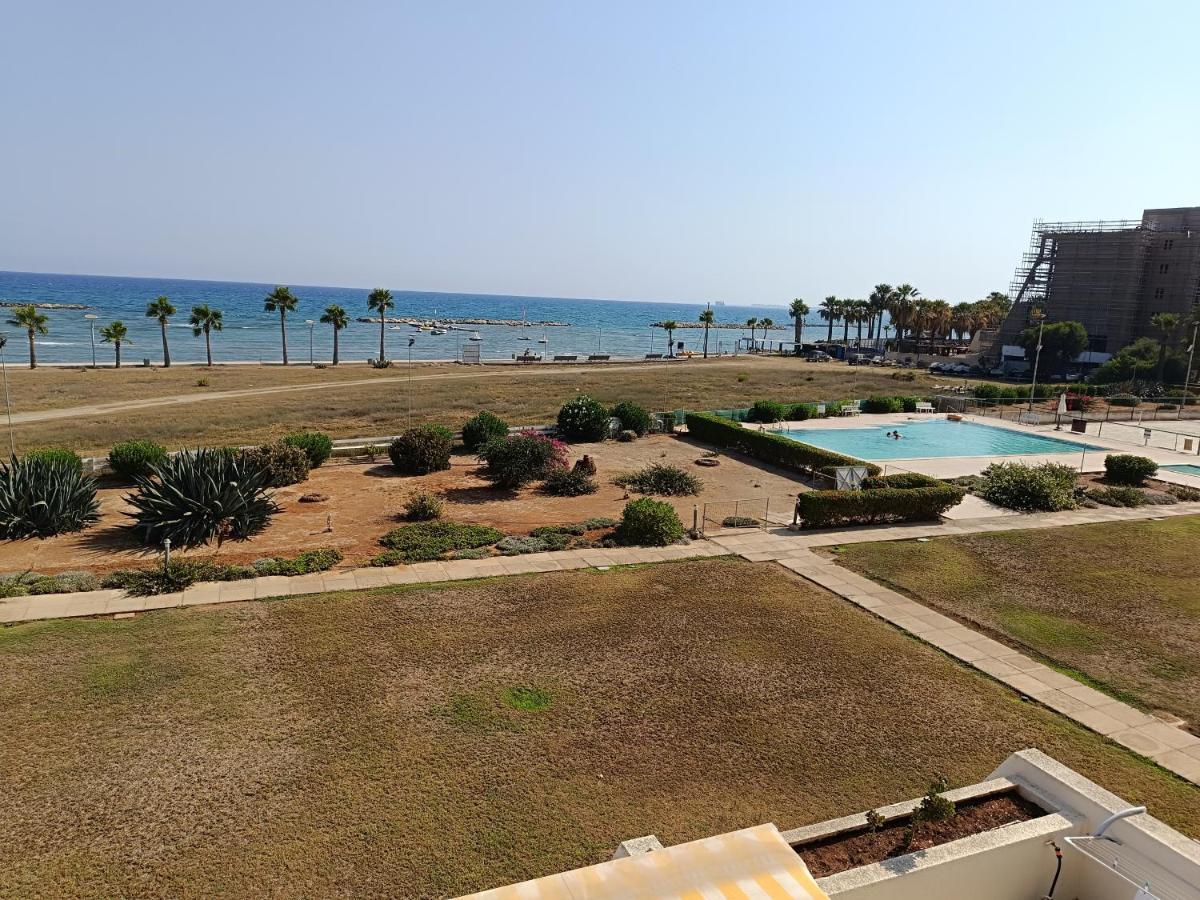 Julie'S Beach House Вороклини Екстериор снимка