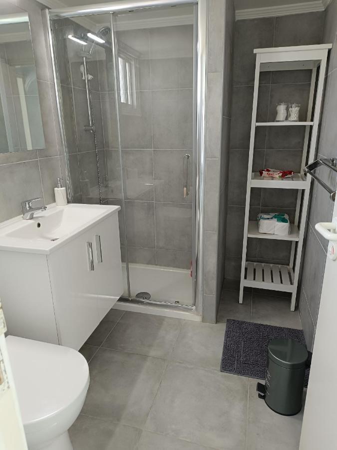 Julie'S Beach House Вороклини Екстериор снимка