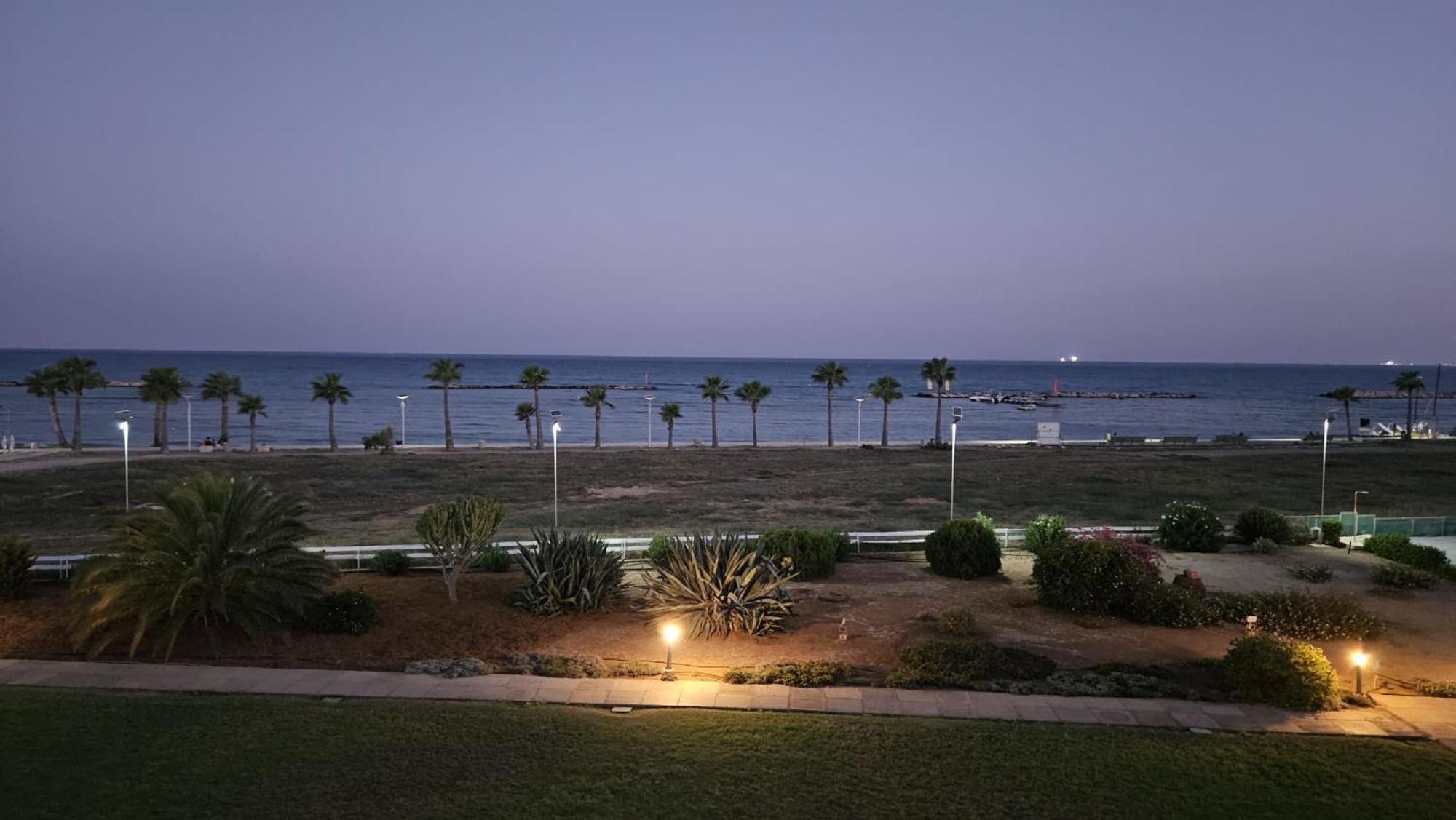 Julie'S Beach House Вороклини Екстериор снимка