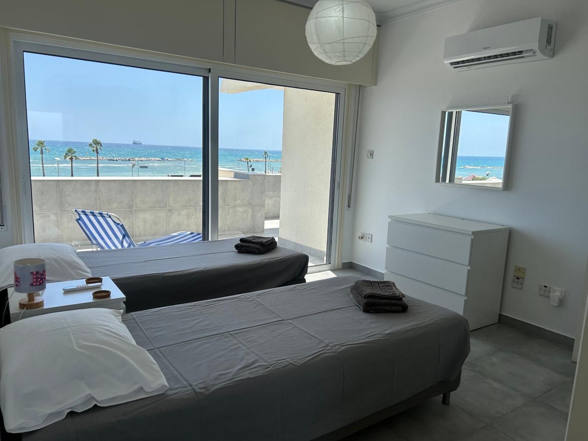 Julie'S Beach House Вороклини Екстериор снимка