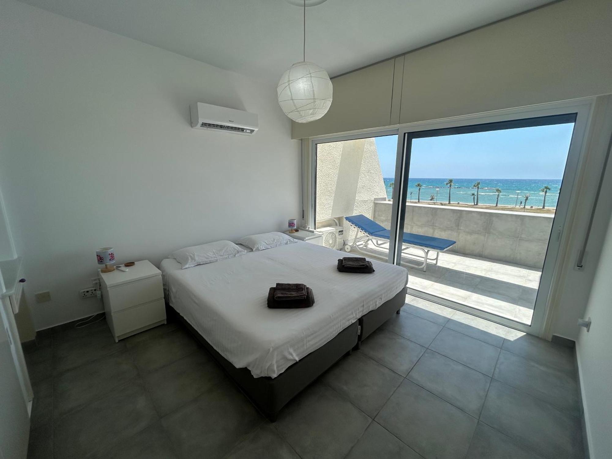 Julie'S Beach House Вороклини Екстериор снимка